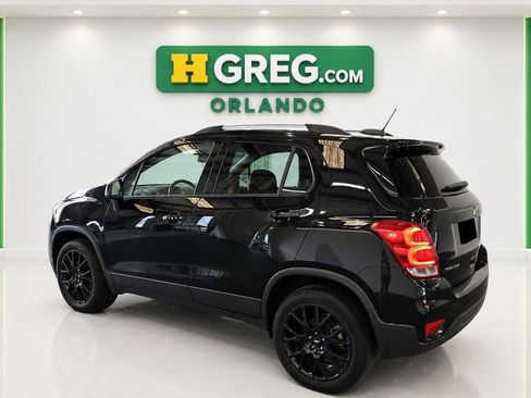 Used 2022 Chevrolet Trax LT w/ Midnight Edition AWD/4WD image 2