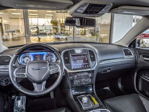 Used 2020 Chrysler 300 Limited image 26