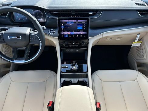 New 2025 Jeep Grand Cherokee L Limited image 11