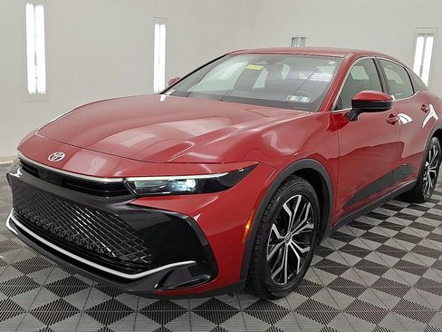 Used 2024 Toyota Crown XLE image 8