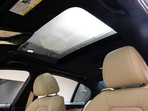 Used 2023 BMW 530e 530e iPerformance w/ M Sport Package image 5