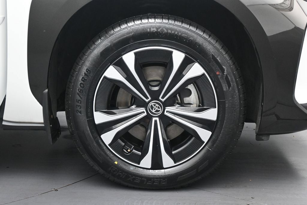 Used 2023 Toyota bZ4X AWD image 36