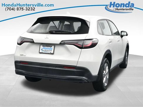 Used 2024 Honda HR-V LX image 2
