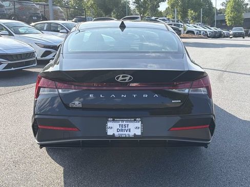 New 2026 Hyundai Elantra Limited FWD image 7
