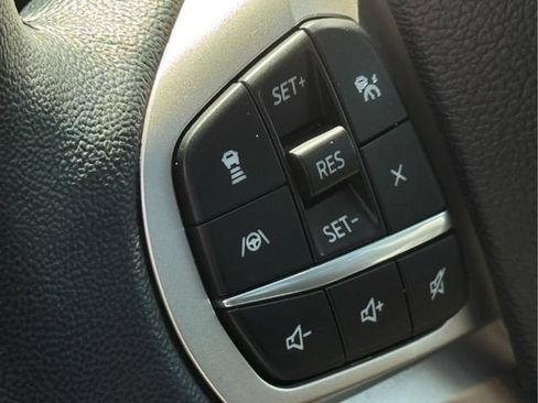 Used 2023 Ford Explorer XLT w/ Equipment Group 202A AWD/4WD image 21