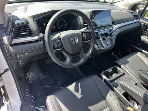 Used 2025 Honda Odyssey Touring image 2