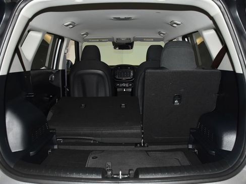 Used 2025 Kia Soul LX w/ LX Technology Package FWD image 29