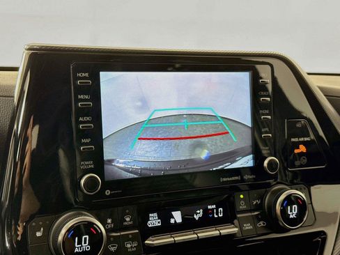 Used 2022 Toyota Highlander XSE FWD image 25