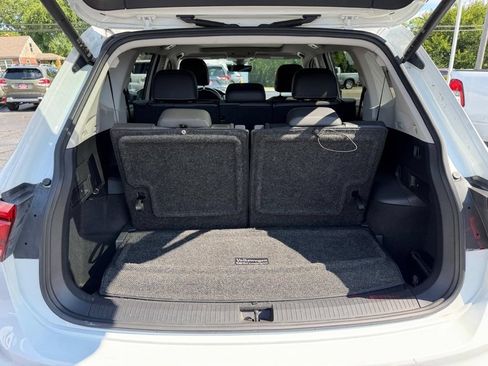 Used 2022 Volkswagen Tiguan SE w/ Panoramic Sunroof Package FWD image 25