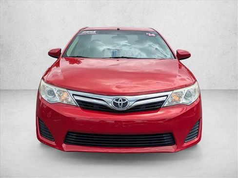 Used 2014 Toyota Camry LE FWD image 2