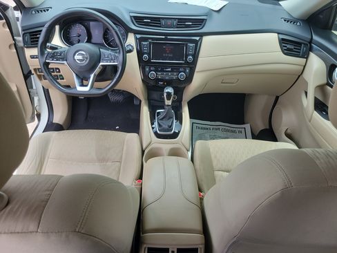 Used 2018 Nissan Rogue SV FWD image 11