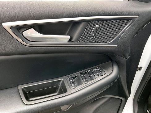 Used 2021 Ford Edge SEL image 35