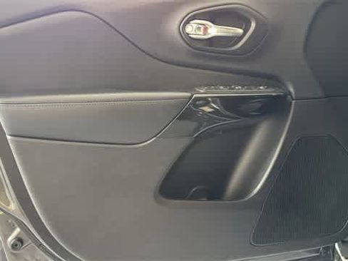 Used 2021 Jeep Cherokee Latitude Plus image 13