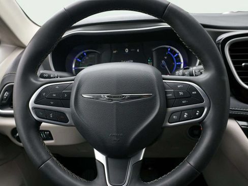 Used 2023 Chrysler Pacifica Touring-L FWD image 28