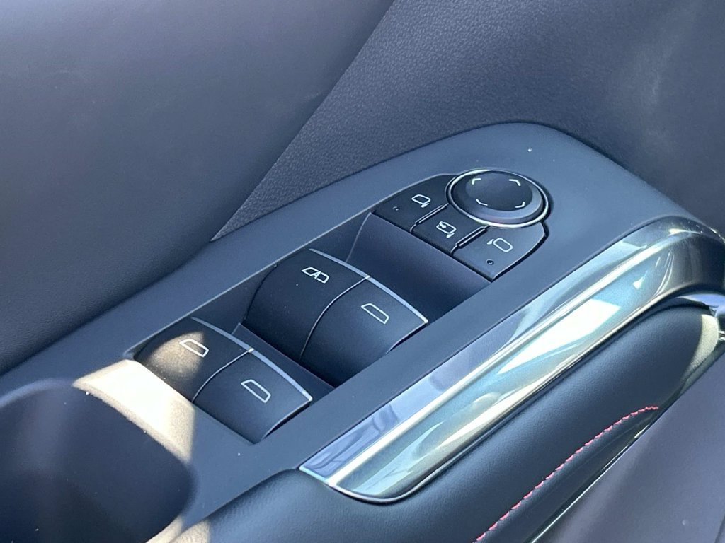 New 2027 Chevrolet Traverse RS FWD image 18