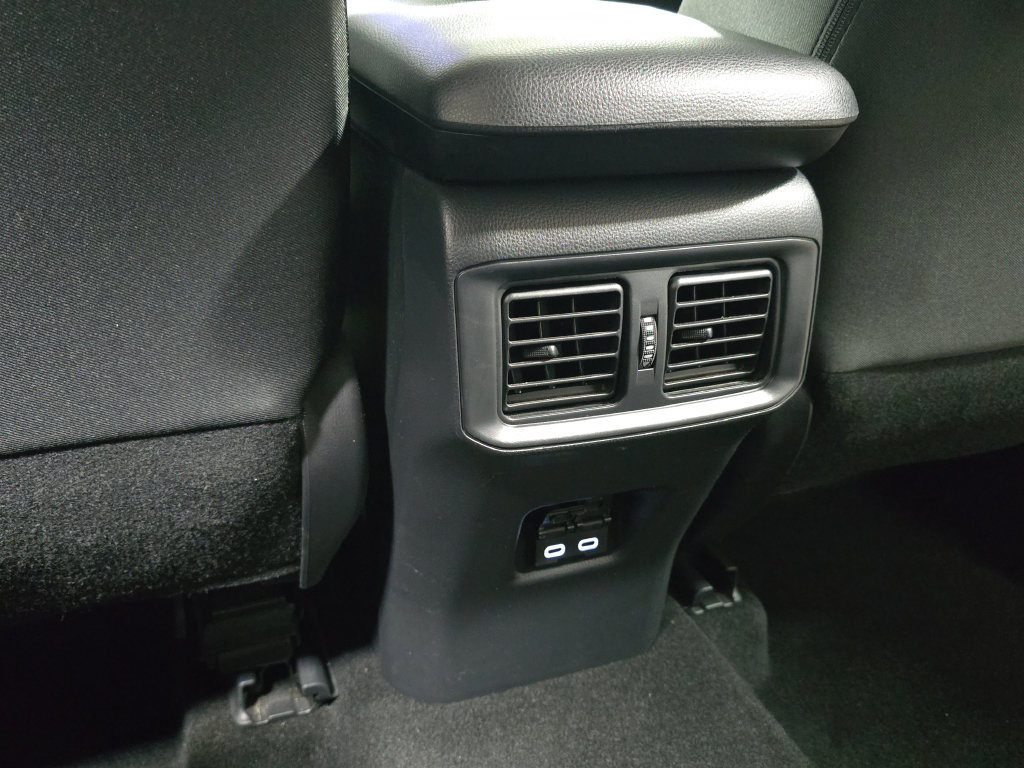 Used 2025 Toyota RAV4 XLE AWD/4WD image 30