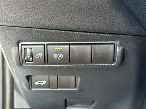 Used 2025 Toyota Corolla Cross XLE w/ Convenience Package FWD image 32