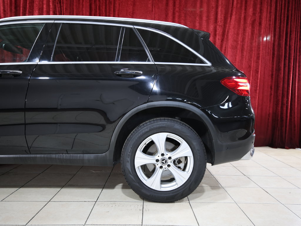 Used 2018 Mercedes-Benz GLC 300 w/ Premium Package image 6