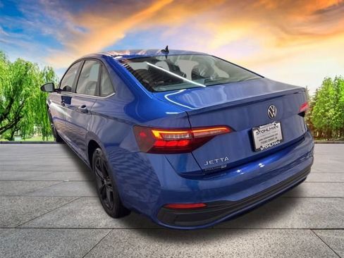 Certified 2022 Volkswagen Jetta SE image 6