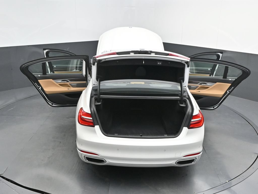 Used 2019 BMW 750i w/ Executive Package RWD image 52