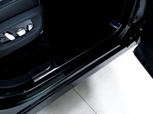 Used 2026 Rolls-Royce Cullinan AWD/4WD image 38
