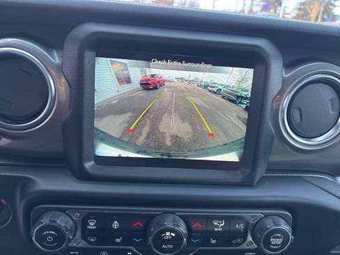 Used 2022 Jeep Wrangler Unlimited Sahara w/ Cold Weather Group image 24