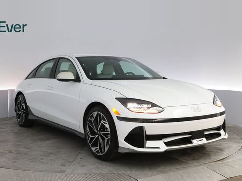 Used 2024 Hyundai Ioniq 6 SEL RWD image 13