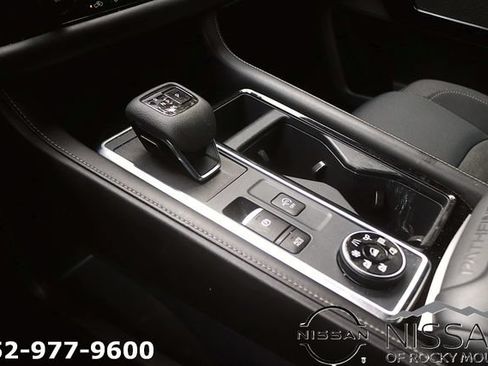 Used 2024 Nissan Pathfinder SV AWD/4WD image 18