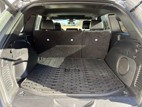 Used 2021 Jeep Grand Cherokee Laredo X image 12