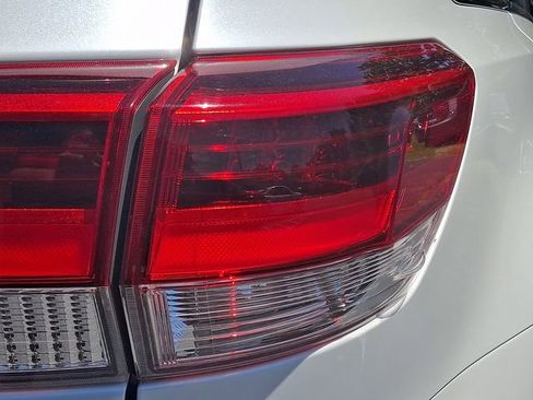 Used 2018 Toyota Highlander XLE AWD/4WD image 10
