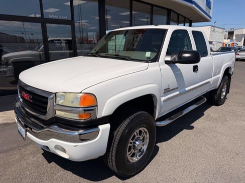 Used 2003 GMC Sierra 2500 SLT w/ SLT Preferred Equipment Group AWD/4WD image 1