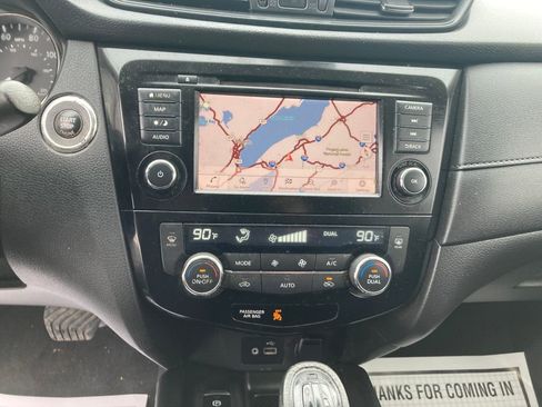 Used 2019 Nissan Rogue SV w/ Premium Package image 22