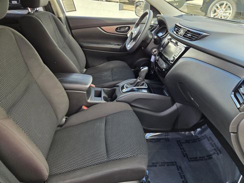 Used 2022 Nissan Rogue Sport S image 32