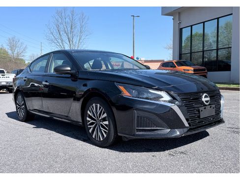 Used 2024 Nissan Altima 2.5 SV image 2