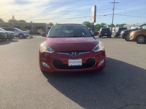 Used 2014 Hyundai Veloster w/ Style Package 02 FWD image 3