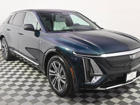 New 2025 Cadillac Lyriq Luxury image 8