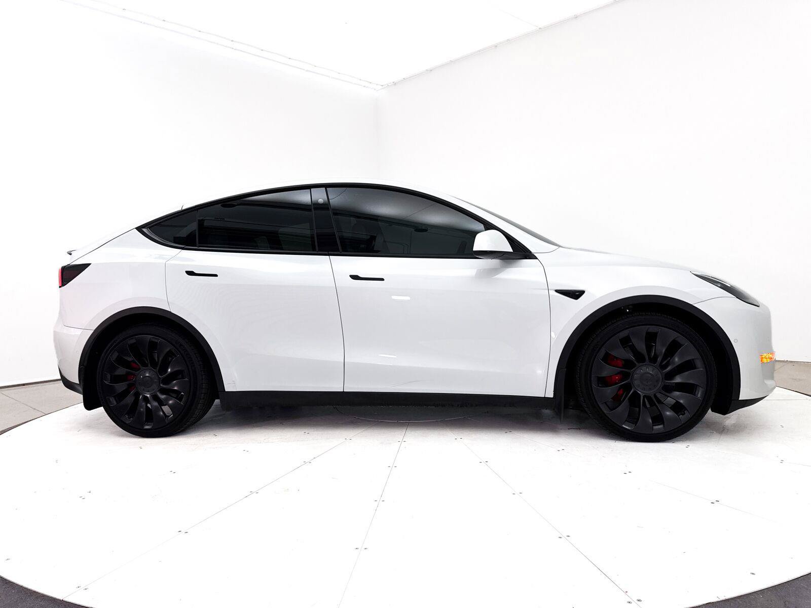 Used 2022 Tesla Model Y Performance AWD/4WD image 40