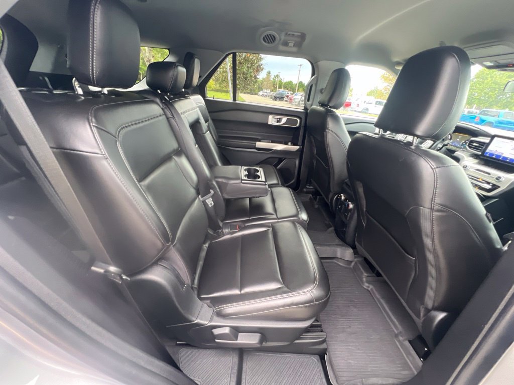 Used 2021 Ford Explorer XLT w/ Equipment Group 202A RWD image 15