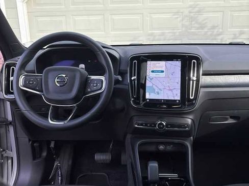 Used 2023 Volvo XC40 Recharge Ultimate AWD/4WD image 3