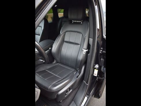 Used 2018 Land Rover Range Rover Sport SE AWD/4WD image 16