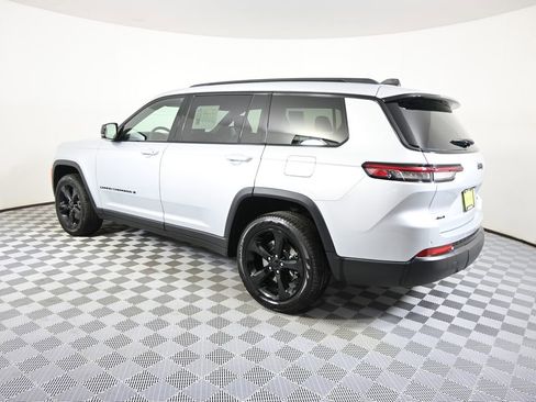 Used 2025 Jeep Grand Cherokee L Limited w/ Black Appearance Package image 4