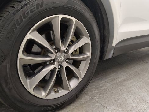 Used 2017 Hyundai Santa Fe SE image 31