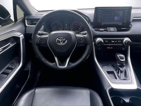 Used 2020 Toyota RAV4 XLE Premium image 12