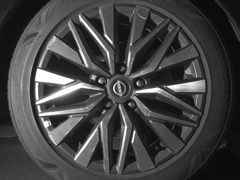 Used 2025 Nissan Altima 2.5 SV FWD image 15