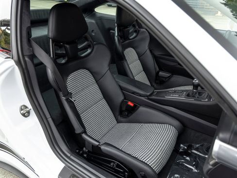Certified 2018 Porsche 911 GT3 RWD image 49