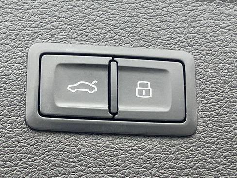 Used 2022 Audi Q5 2.0T Premium Plus w/ Premium Plus Package image 19