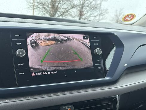 Used 2024 Volkswagen Taos SE image 22