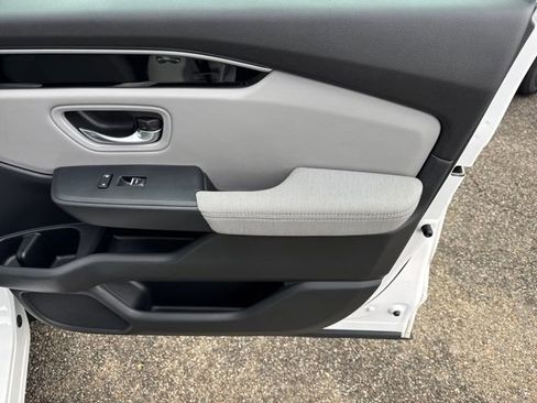 Certified 2023 Honda Pilot LX image 18