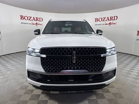 New 2025 Lincoln Navigator Reserve image 2