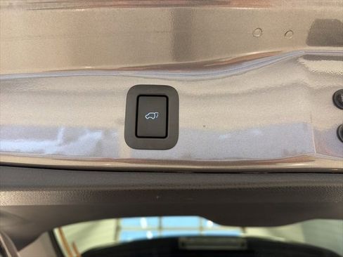 Used 2017 Toyota Highlander Plus image 17